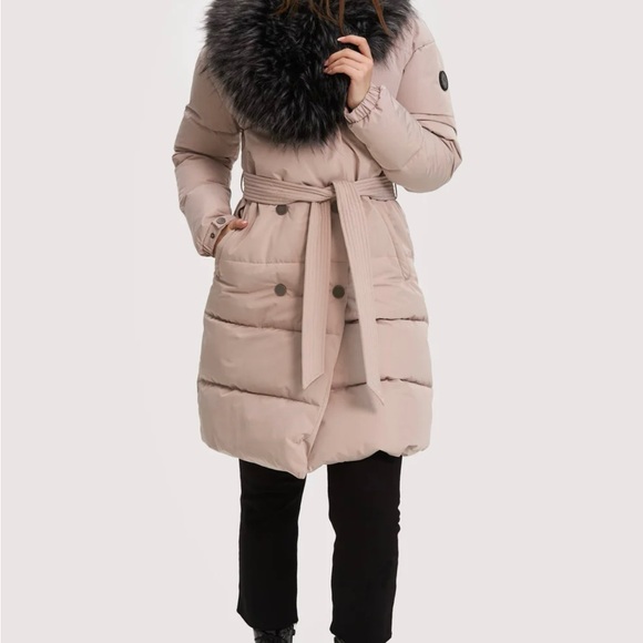 Woman’s Mid Length Parka - Picture 6 of 6